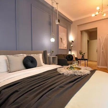 The Central Charms- Studios Near Radisson Bucharest Room photo