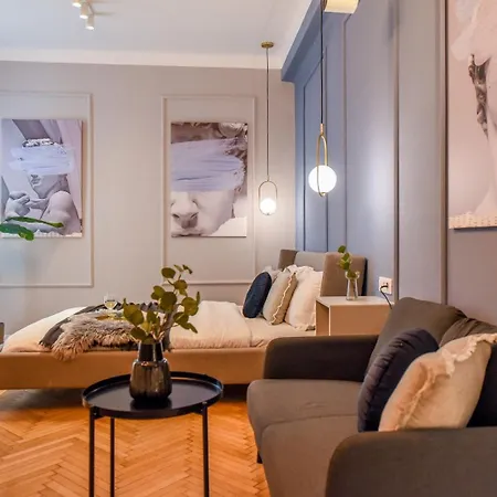 The Central Charms- Studios Near Radisson Bucharest Room photo