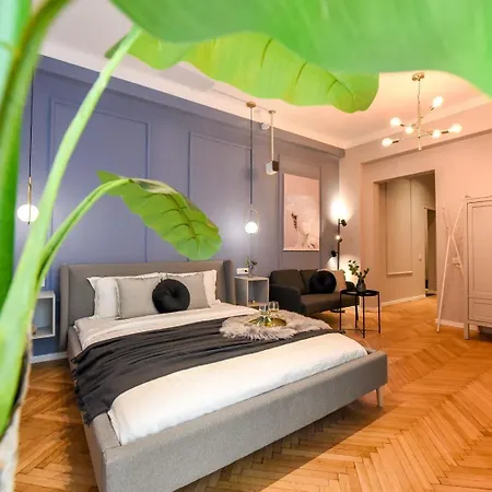 The Central Charms- Studios Near Radisson Bucharest Room photo