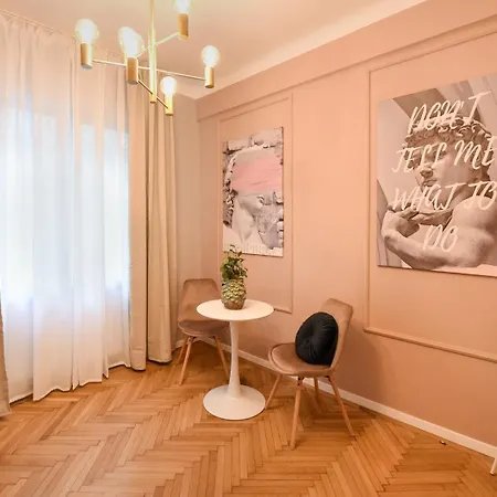 The Central Charms- Studios Near Radisson Bucharest Room photo
