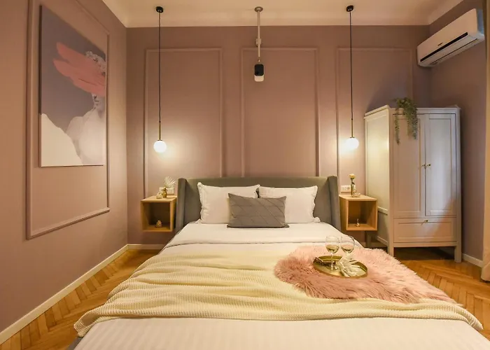 The Central Charms- Studios Near Radisson