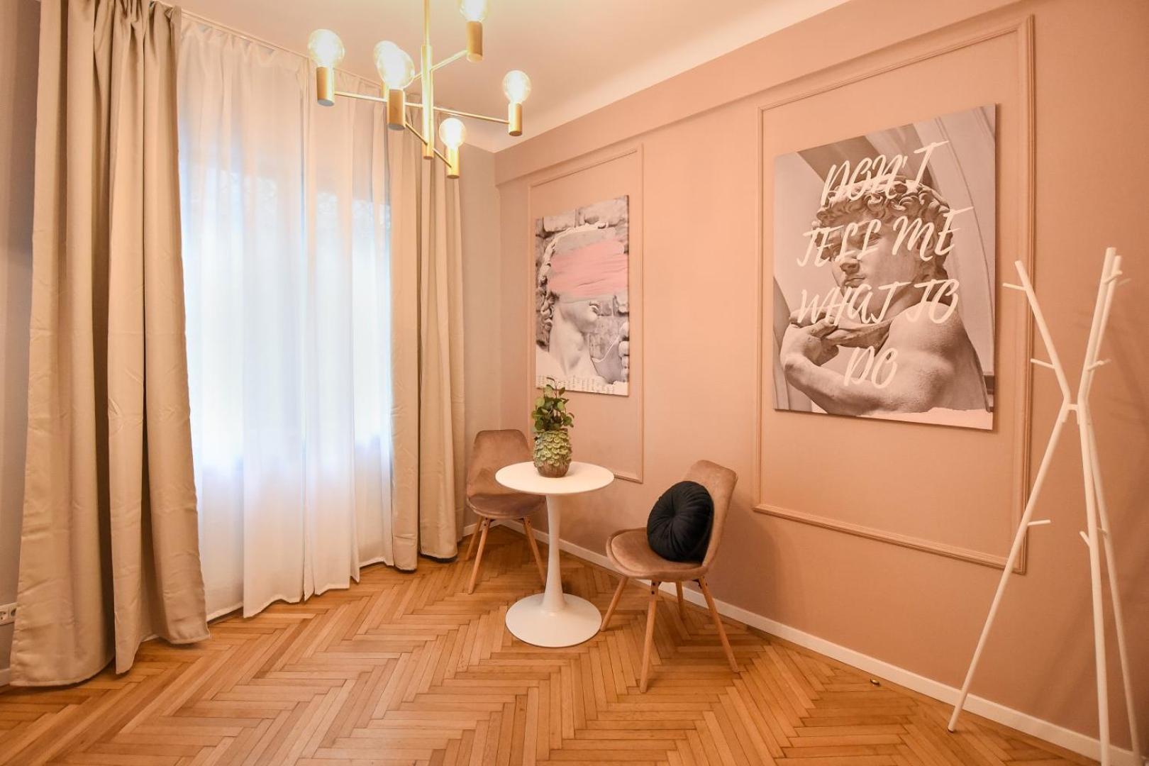 The Charms- Near Radisson Apartament